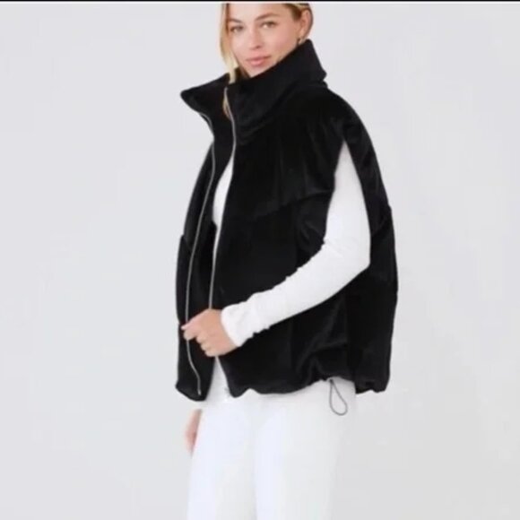 Alo Yoga Ribbed Velour Mountain Side Puffer Vest NWT, SOLD OUT, Size S - Picture 2 of 16